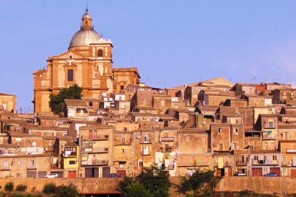 Caltagirone-Banner_Panorama_wikicommons